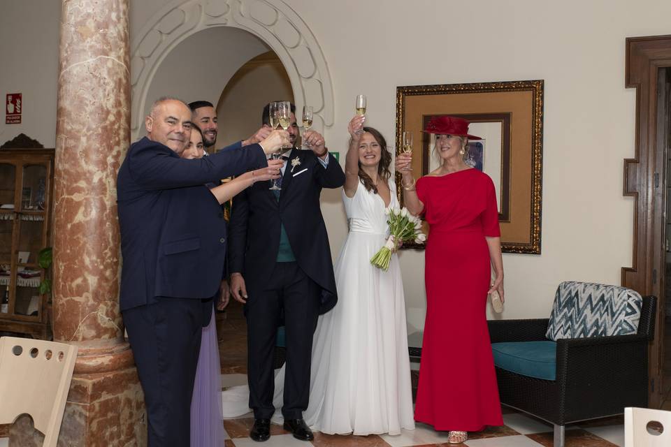 Brindis inicio celebración