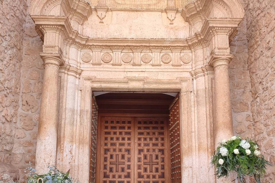 Entrada a la iglesia