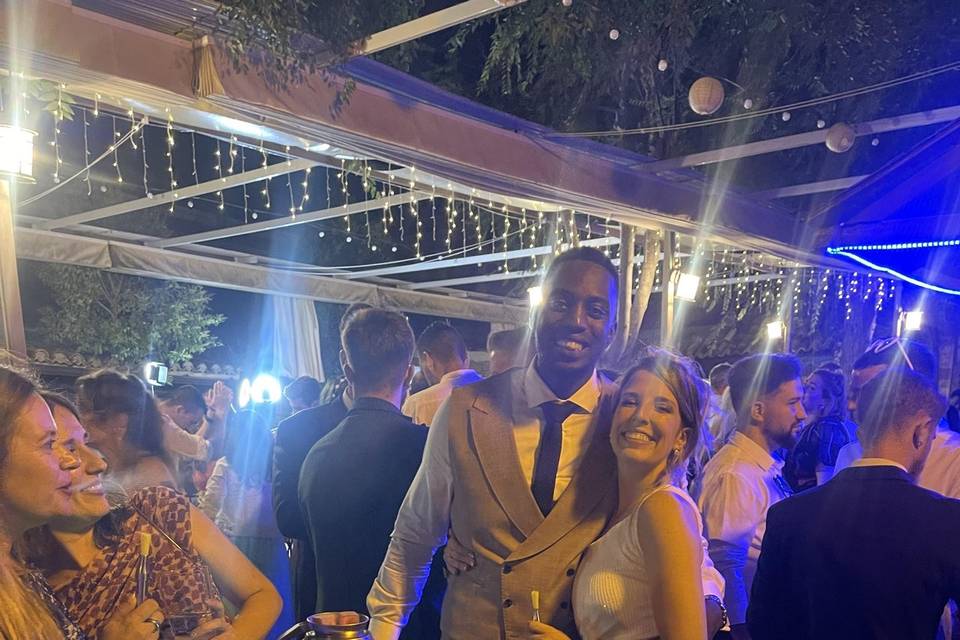 Novios felices
