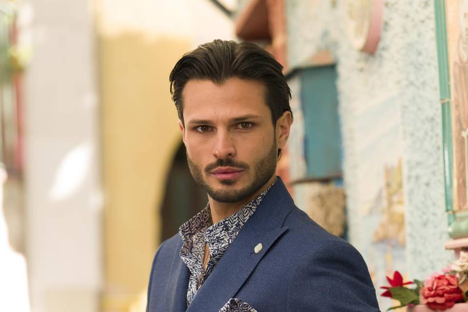 Traje cruzados en azul