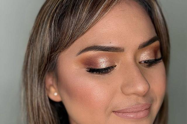 Maquillaje en tonos burdeos