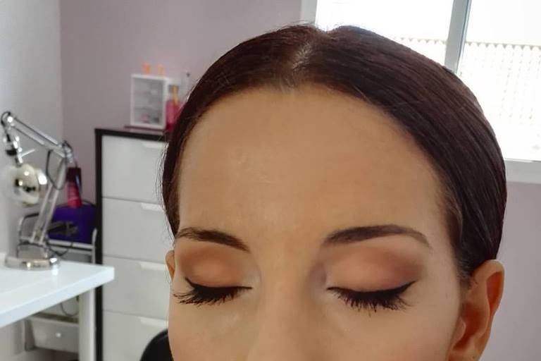 Maquillaje clásico invitada