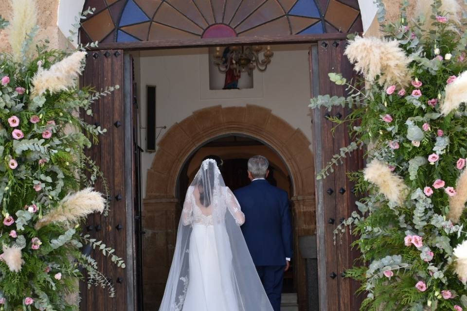 Entrada a la iglesia