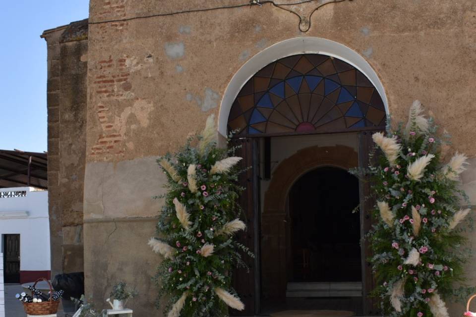 Entrada a la iglesia