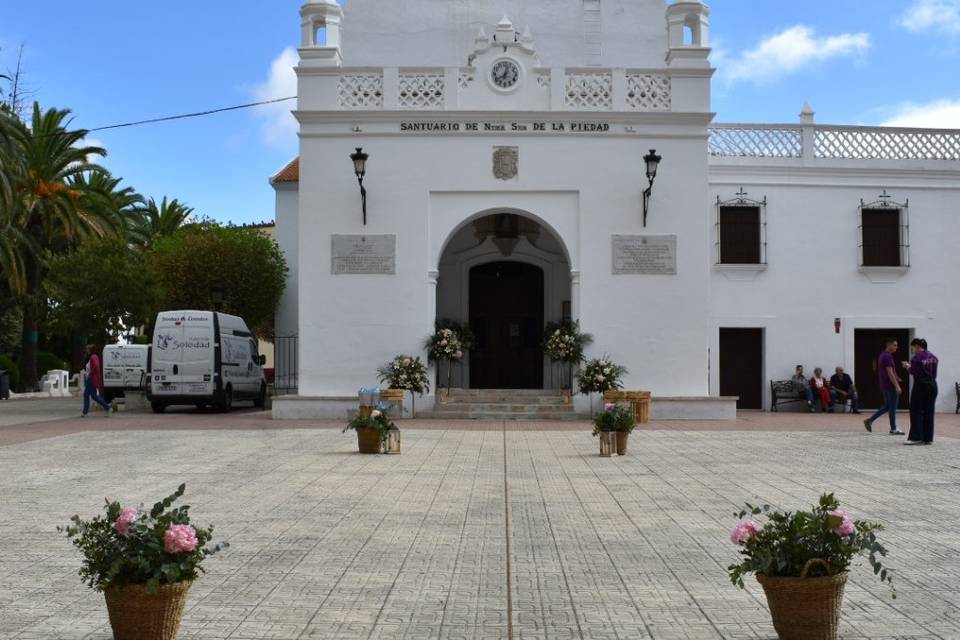 Pasillo entrada iglesia