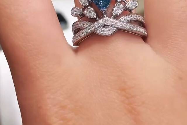 Diamante azul y blanco