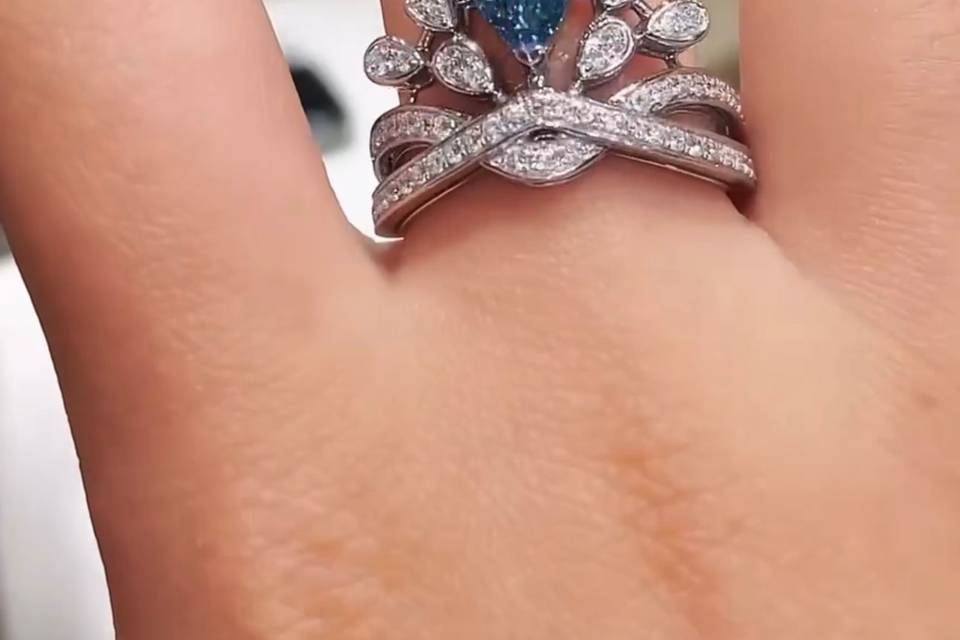 Diamante azul y blanco
