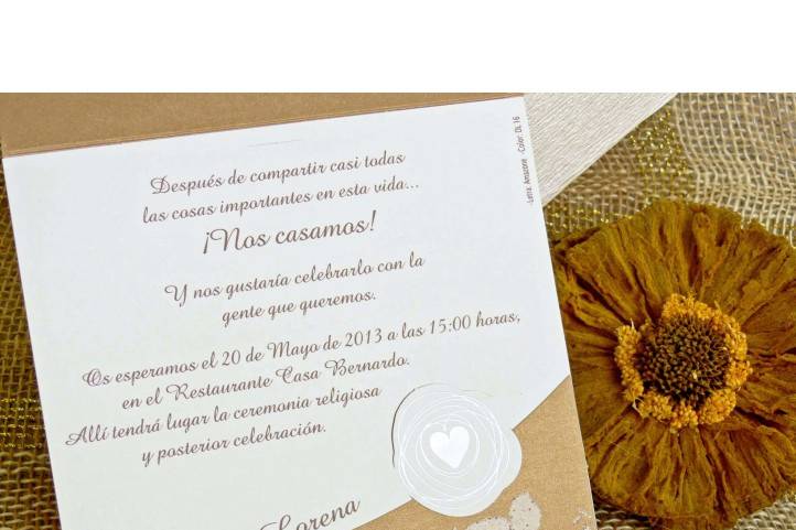 Invitación flores en brillo