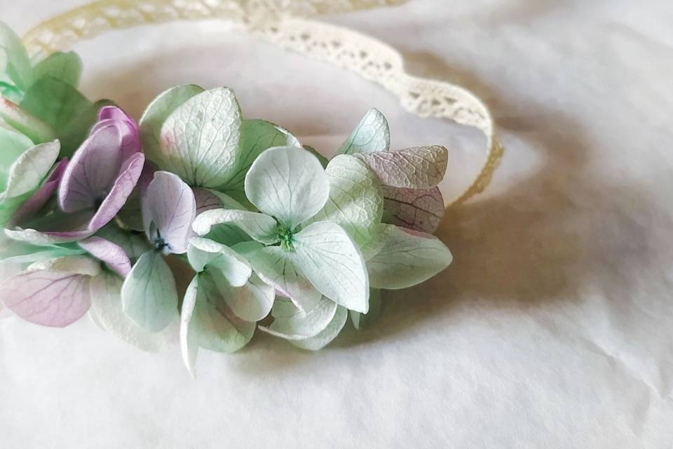 Pulsera de flores preservadas