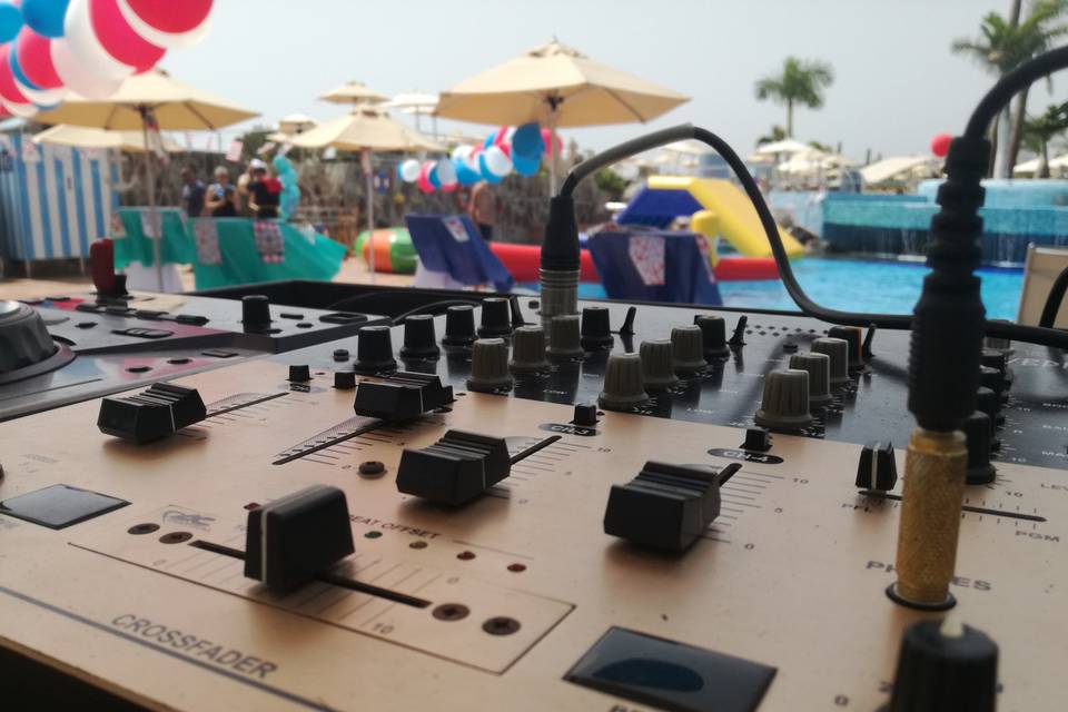 Pool Party. Dj Jr