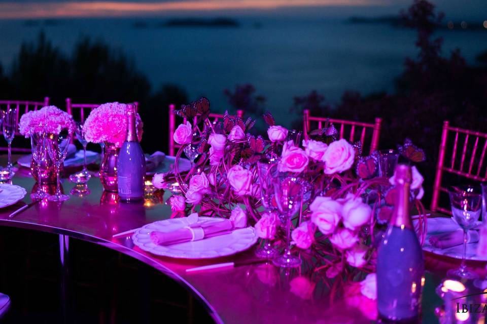 Mesa con Platinvm n6 Violetas