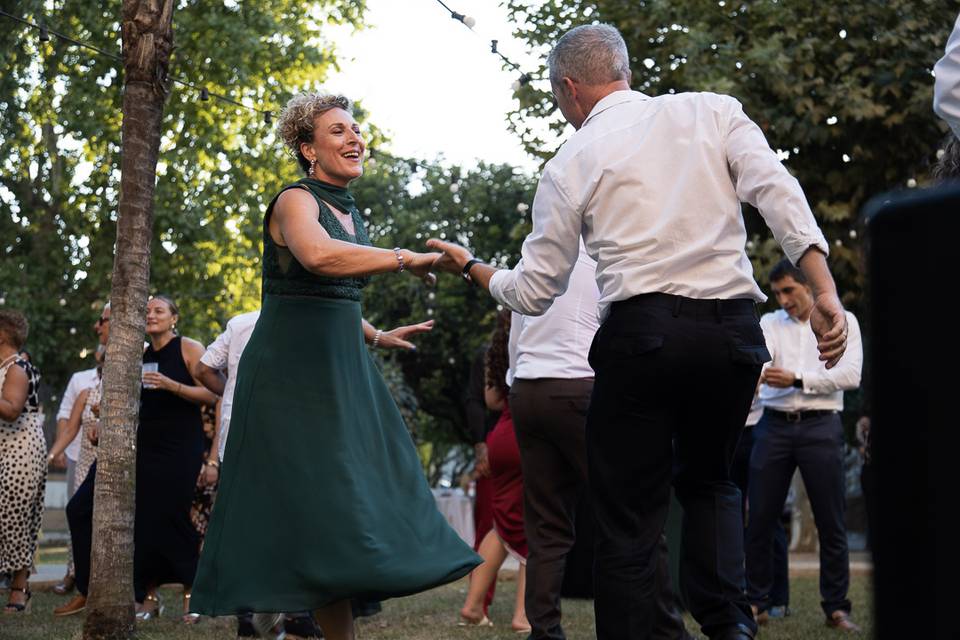 Como bailan