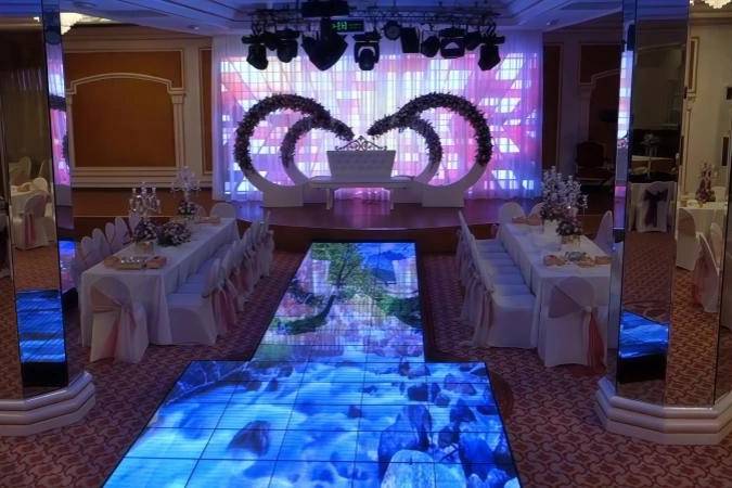 Floor screen