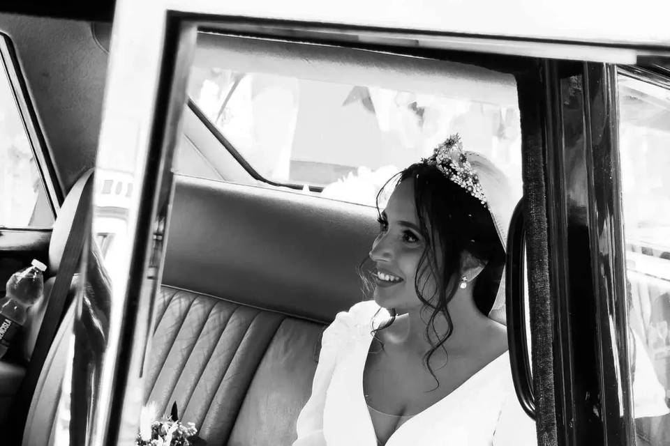 La novia llegando a la iglesia