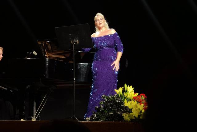 Tocando con Mariola Cantarero