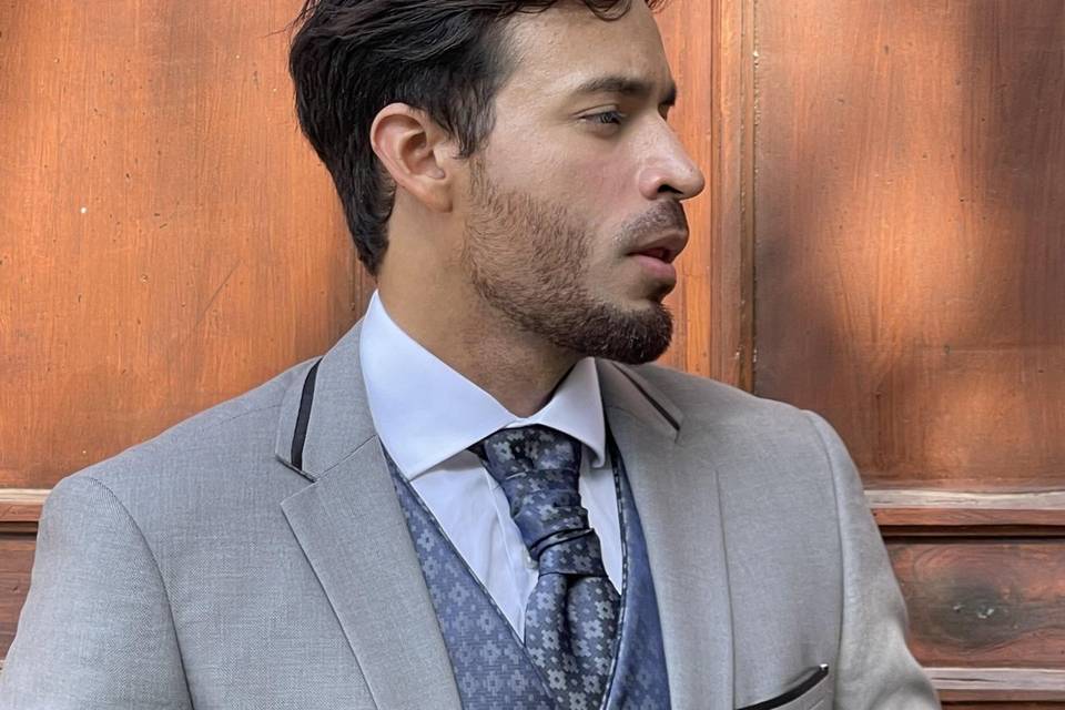 Traje novio o padrino gris