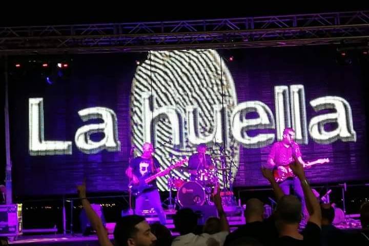 La Huella Versiones