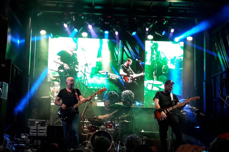 La Huella Versiones