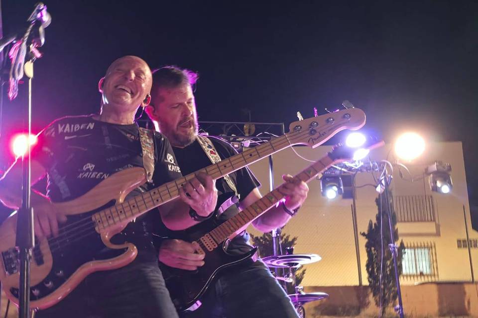 La Huella Versiones