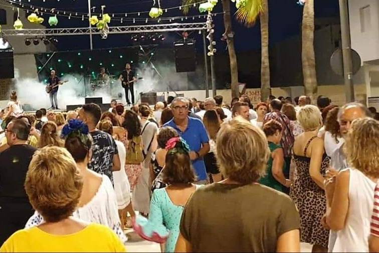 La Huella Versiones