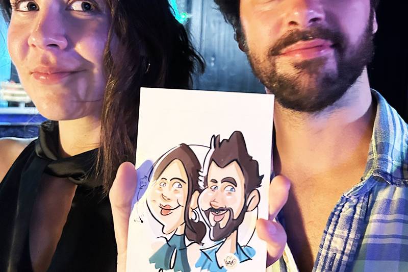 Amigos con su dibujo