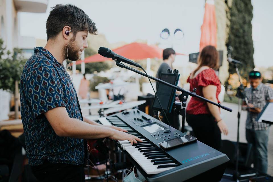 Rafa, teclado y voz