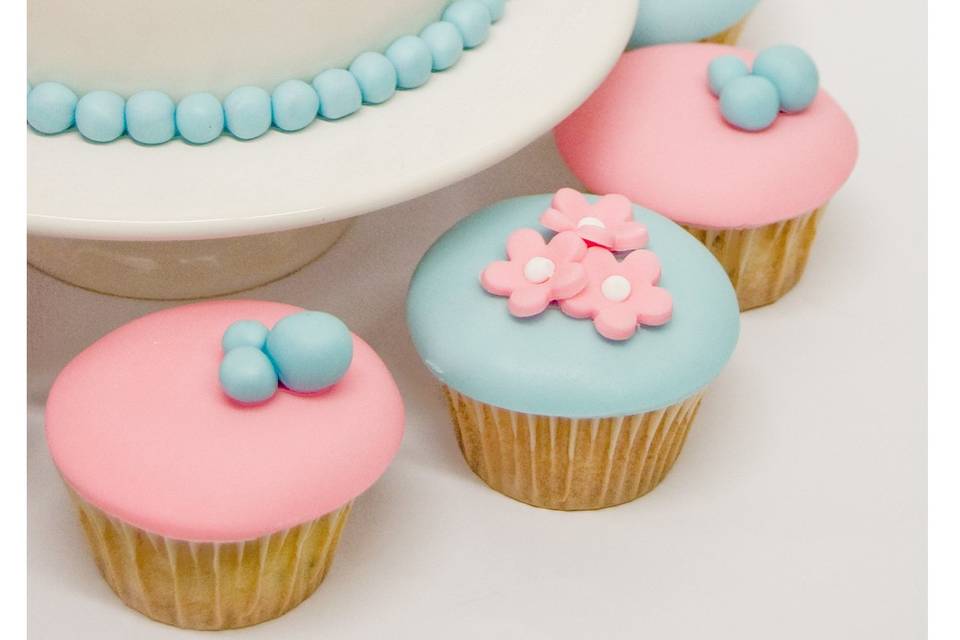 Pastel y cupcakes fondant