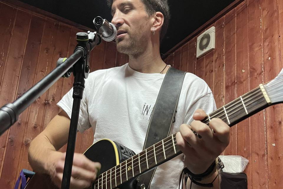 🎸