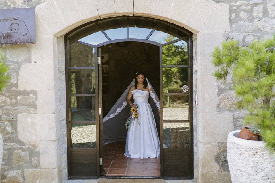 Salida de la novia al altar.