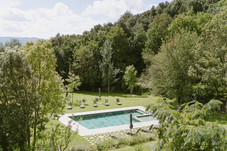 Zona piscina y jacuzzi