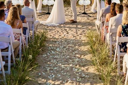 Boda blanca entre dunas