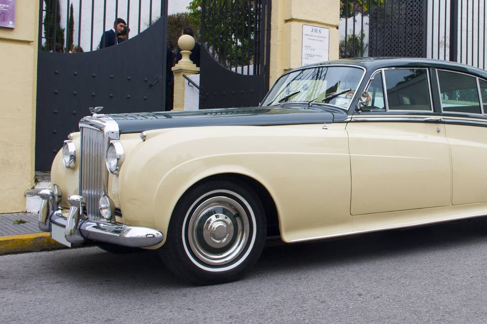 Coche antiguo en Cádiz