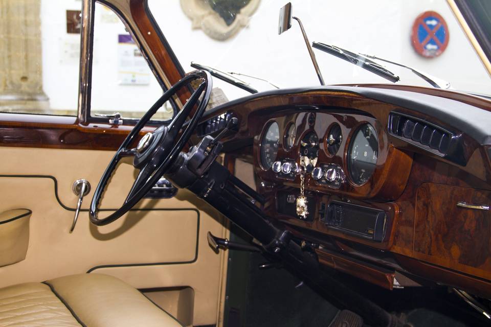 Interior coche de boda