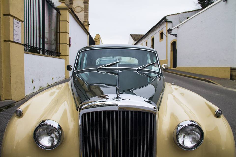 Coche antiguo en Cádiz