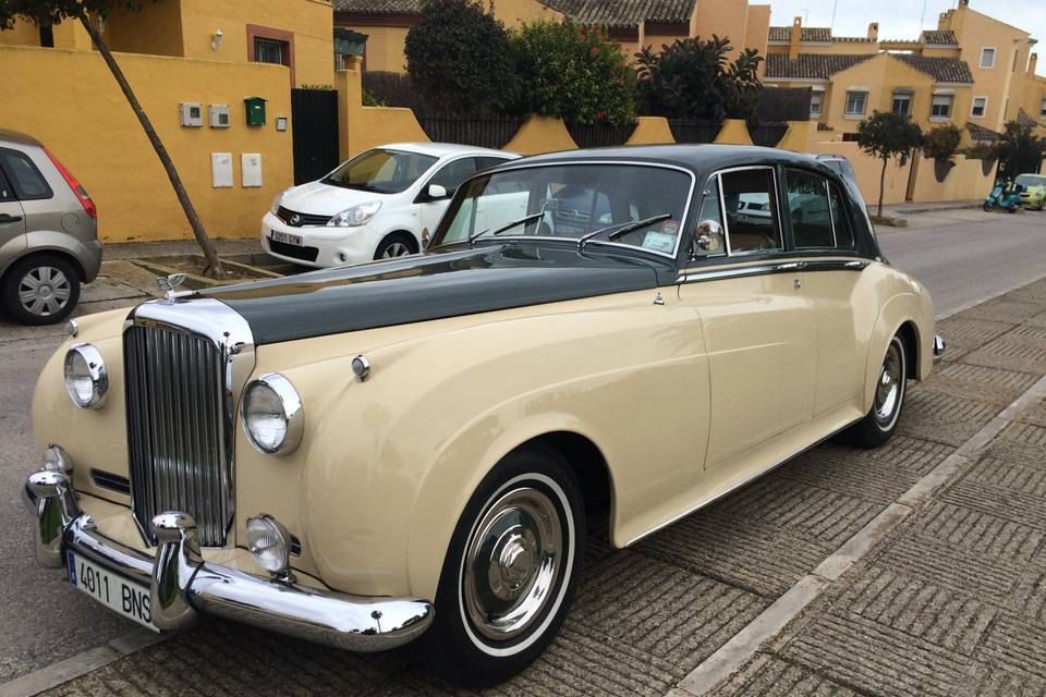 Coche antiguo en Cádiz