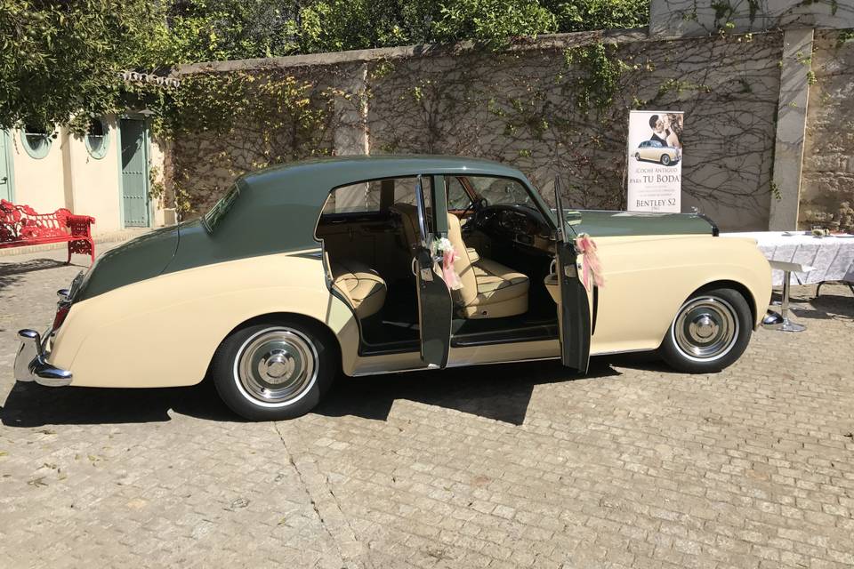 Coche antiguo en Cádiz