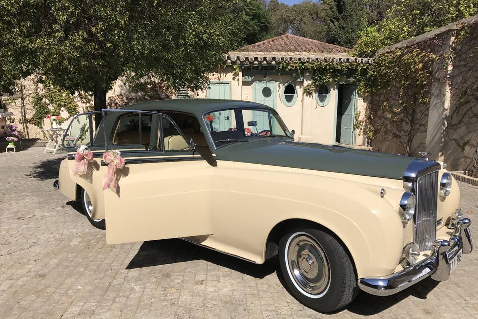 Coche antiguo en Cádiz