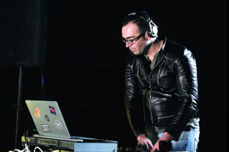 DJ Cantares