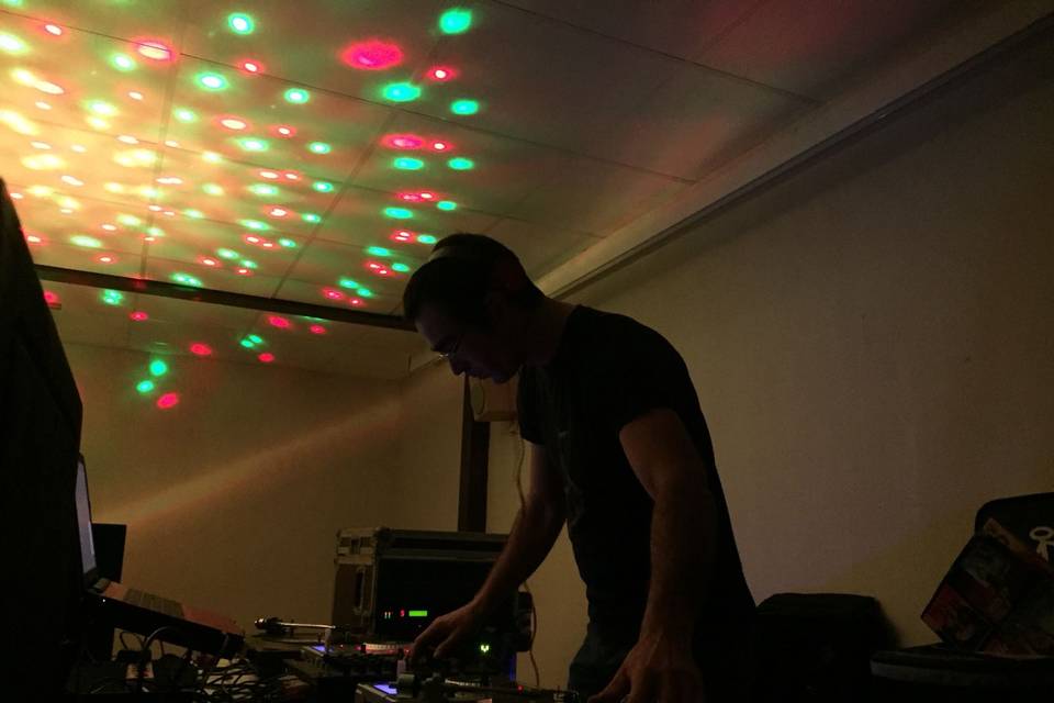 DJ Cantares