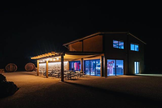 La bodega de noche.