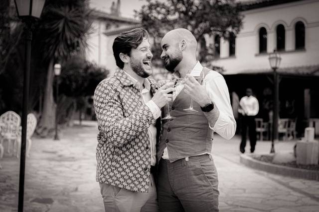 Felicidad y trajes diferentes