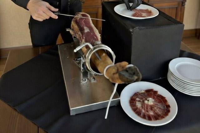 Ham carver