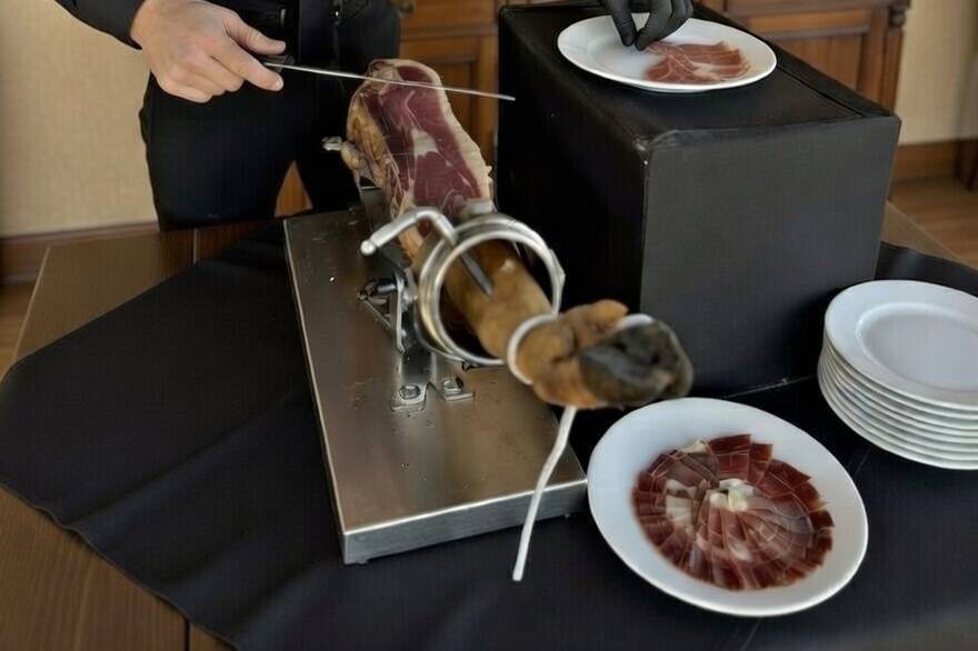 Ham carver