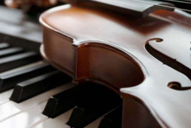 Entre Notas y Promesas