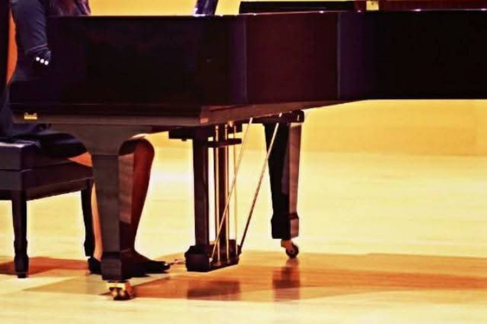 Entre Notas y Promesas
