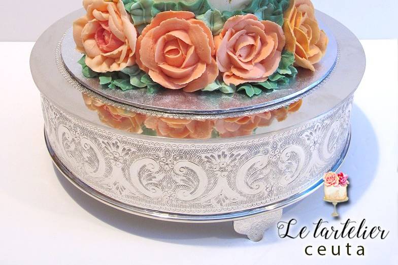 Tarta boda con flores de crema