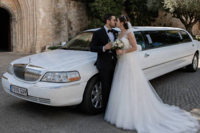 Pareja de novios recién casado