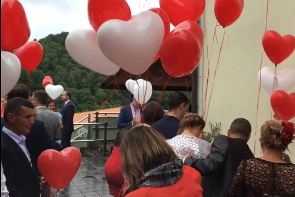 Suelta de globos con mensajes