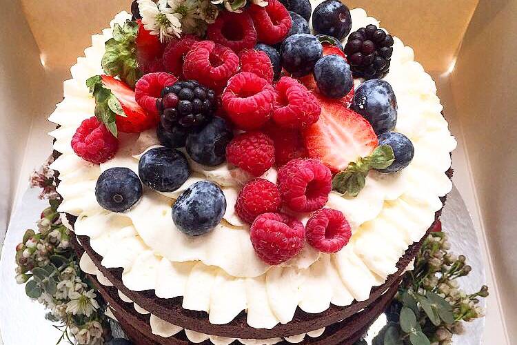 Tarta de chocolate y frutos rojos