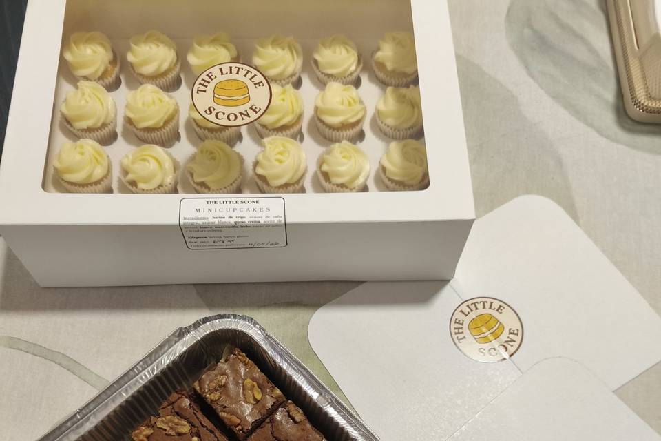 Brownie y minicupcakes